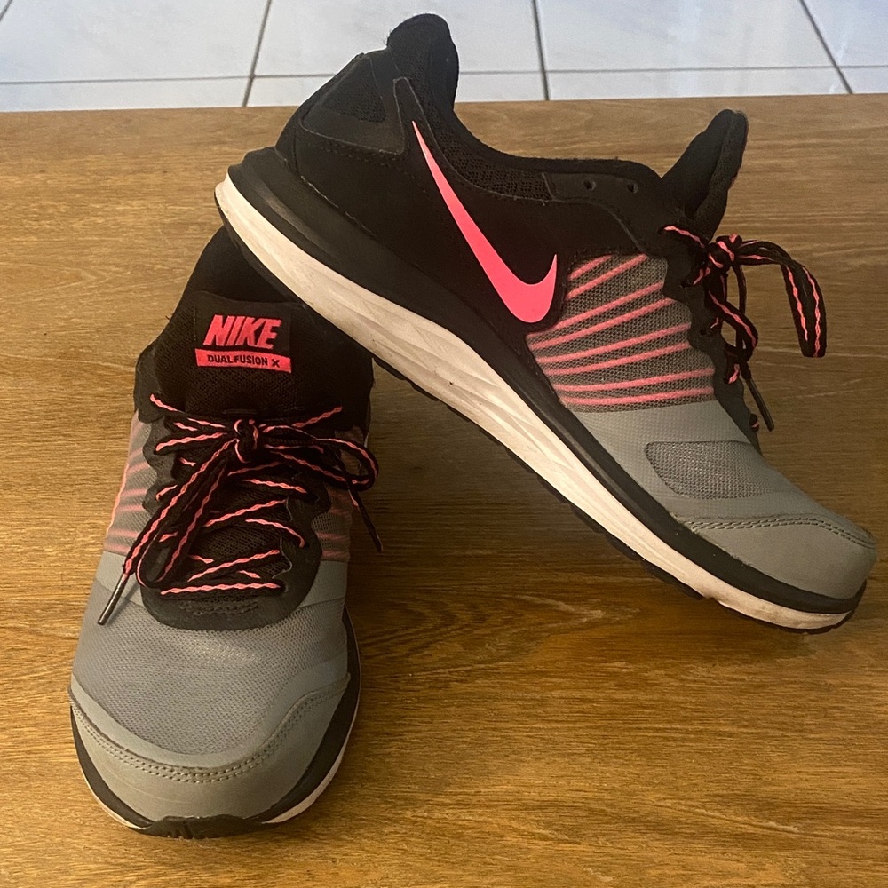 Nike Women's Athletic Shoes - Black, Gray, and Pink